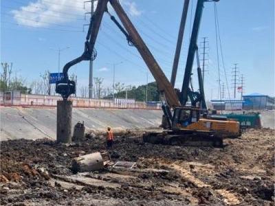 湖南金石基礎(chǔ)工程有限公司,旋挖樁施工,預(yù)應(yīng)力管樁施工,人工挖孔樁施工,沖孔樁施工,長(zhǎng)螺旋灌注樁施工,基坑支護(hù)工程施工,錨桿錨索施工,冠梁、腰梁施工,地基強(qiáng)夯處理工程,廠房及道路地基強(qiáng)夯處理工程,高速公路地基強(qiáng)夯加固處理,物流園港口地坪地基強(qiáng)夯工程,各種綜合市場(chǎng)（3—6房）房屋建筑地基基礎(chǔ)處理,鐵路（含高鐵）路基加固工程,機(jī)場(chǎng)跑道地基加固處理工程