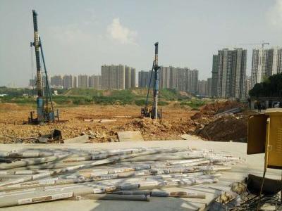 湖南金石基礎(chǔ)工程有限公司,旋挖樁施工,預(yù)應(yīng)力管樁施工,人工挖孔樁施工,沖孔樁施工,長螺旋灌注樁施工,基坑支護工程施工,錨桿錨索施工,冠梁、腰梁施工,地基強夯處理工程,廠房及道路地基強夯處理工程,高速公路地基強夯加固處理,物流園港口地坪地基強夯工程,各種綜合市場（3—6房）房屋建筑地基基礎(chǔ)處理,鐵路（含高鐵）路基加固工程,機場跑道地基加固處理工程