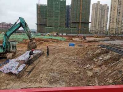 湖南金石基礎(chǔ)工程有限公司,旋挖樁施工,預(yù)應(yīng)力管樁施工,人工挖孔樁施工,沖孔樁施工,長螺旋灌注樁施工,基坑支護(hù)工程施工,錨桿錨索施工,冠梁、腰梁施工,地基強(qiáng)夯處理工程,廠房及道路地基強(qiáng)夯處理工程,高速公路地基強(qiáng)夯加固處理,物流園港口地坪地基強(qiáng)夯工程,各種綜合市場（3—6房）房屋建筑地基基礎(chǔ)處理,鐵路（含高鐵）路基加固工程,機(jī)場跑道地基加固處理工程