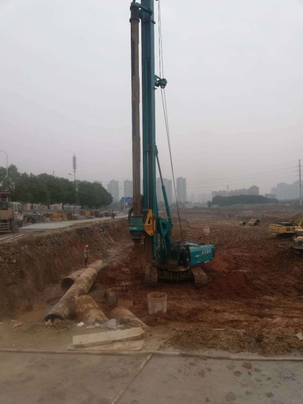 湖南金石基礎工程有限公司,旋挖樁施工,預應力管樁施工,人工挖孔樁施工,沖孔樁施工,長螺旋灌注樁施工,基坑支護工程施工,錨桿錨索施工,冠梁、腰梁施工,地基強夯處理工程,廠房及道路地基強夯處理工程,高速公路地基強夯加固處理,物流園港口地坪地基強夯工程,各種綜合市場（3—6房）房屋建筑地基基礎處理,鐵路（含高鐵）路基加固工程,機場跑道地基加固處理工程