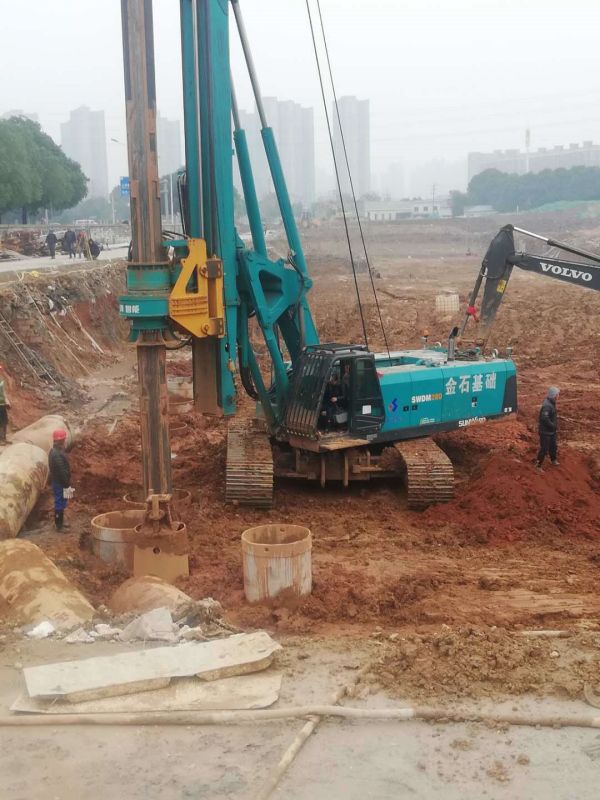 湖南金石基礎工程有限公司,旋挖樁施工,預應力管樁施工,人工挖孔樁施工,沖孔樁施工,長螺旋灌注樁施工,基坑支護工程施工,錨桿錨索施工,冠梁、腰梁施工,地基強夯處理工程,廠房及道路地基強夯處理工程,高速公路地基強夯加固處理,物流園港口地坪地基強夯工程,各種綜合市場（3—6房）房屋建筑地基基礎處理,鐵路（含高鐵）路基加固工程,機場跑道地基加固處理工程